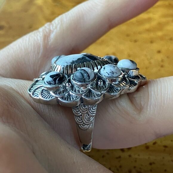 Natural White Buffalo Artistic Cocktail Ring Size 7 - Picture 3 of 9